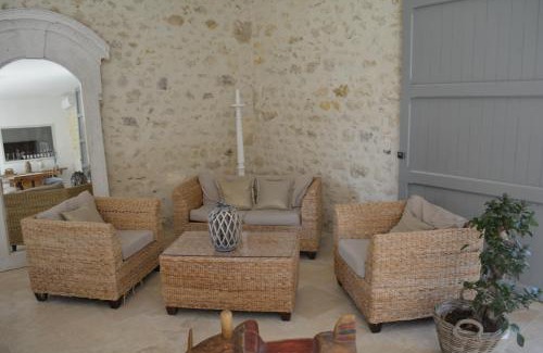 Saint-Martin-Lacaussade Cama Y Desayuno | la cabanne