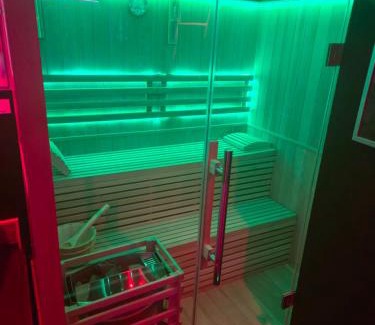 Hastings Villa | La Cachette Secrete - Love Room à Caen en Normandie avec Balnéo et Sauna Privatif