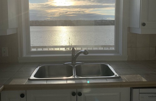 Laval Apartamento | La Campagne en Ville au Bord de L'eau et aux Portes de Montréal !