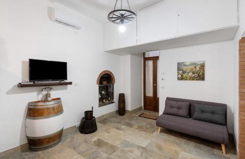 Piazza-Tralia-Pendolo Apartamento | La Cantina Di Alba e Tramonto
