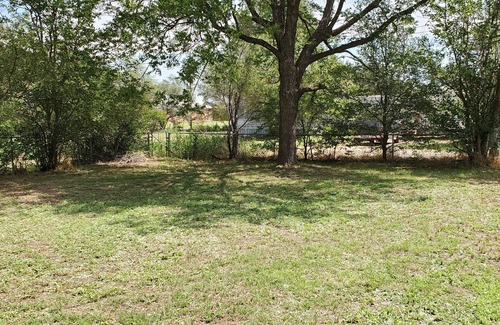 Shamrock Casa | La Casa Amarilla - a cozy home in Friendly Small Texan Town