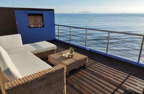 Arcoudi Casa | La Casa Azul