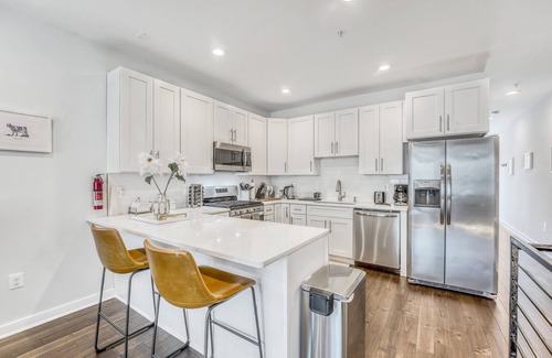 Trinidad Condominio | "La Casa Bianca" Fabulous 3 Bed Home next to H St & Union Market