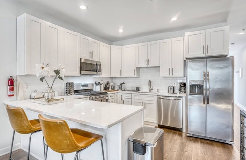 Trinidad Condominio | "La Casa Bianca" Fabulous 3 Bed Home next to H St & Union Market