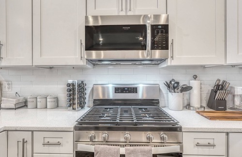 Trinidad Condominio | "La Casa Bianca" Fabulous 3 Bed Home next to H St & Union Market