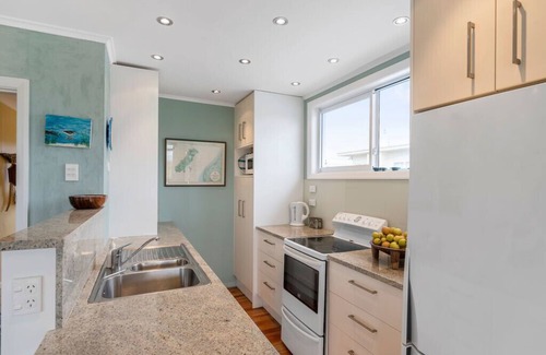 Waikanae Casa | La Casa de la Playa - Waikanae Beachfront Holiday Home
