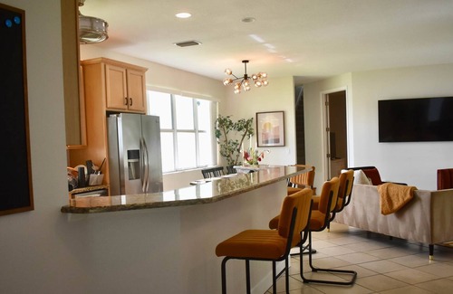 Land O' Lakes Casa | "La Casa Del Lago" Lakefront Oasis w/ Jet Ski rental Avl!