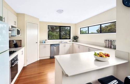 Lorne Apartamento | La Casa del Mar beach house with Lorne bay views