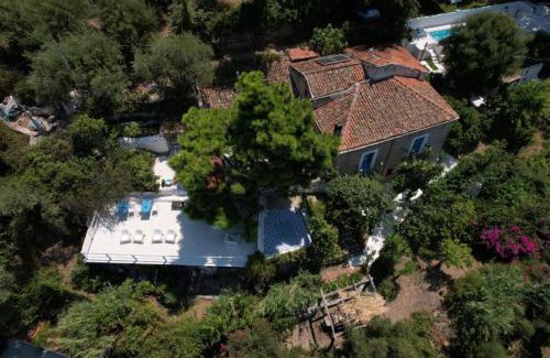 Capo d'Orlando Casa | La Casa del Nespolo - Exclusive Country Suites - Seaview Pool & Self Check-in
