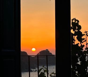 Capo d'Orlando Casa | La Casa del Nespolo - Exclusive Country Suites - Seaview Pool & Self Check-in