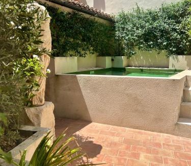 Oropesa Casa | La Casa del Pasadizo elegante casona restaurada con piscina