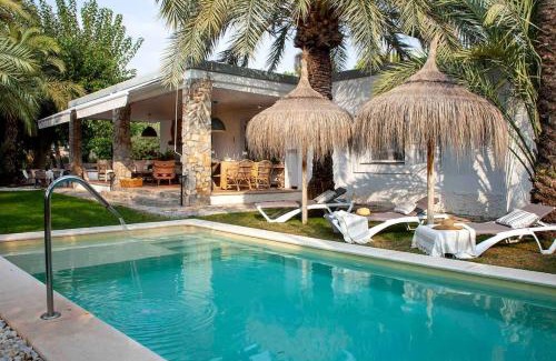 Algoda Casa | La Casa del Zurdo, oasis de palmeras en Alicante con piscina