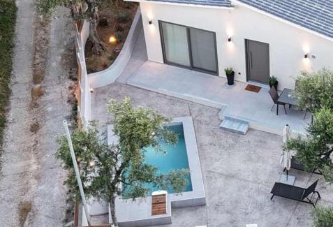 Agia Marina Casa | La casa di Bei-peaceful and secluded retreat with private pool- By Villa Mana Gers