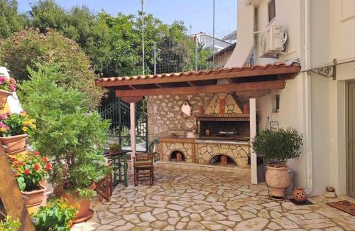 Drimonas Casa | La casa di Bella a tradional stone house with barbecue