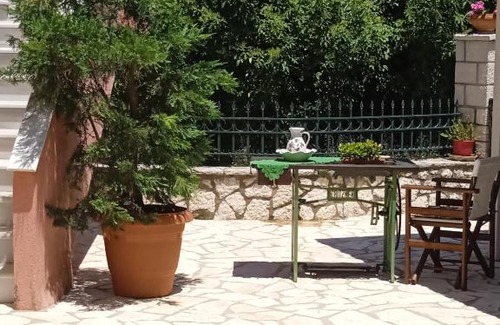 Drimonas Casa | La casa di Bella a tradional stone house with barbecue