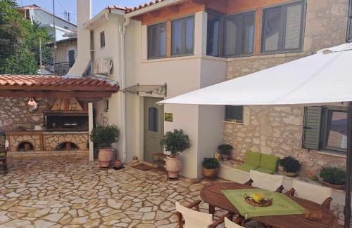 Drimonas Casa | La casa di Bella a tradional stone house with barbecue