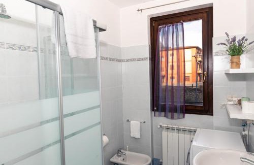 Tavernola Apartamento | La casa di Gabry in residence con piscina comune