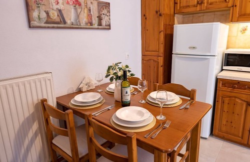 Alepou Apartamento | La Casa Di Volpe - cozy, comfortable apartment in Alepou village