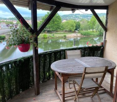 Capdenac-Le-Haut Apartamento | La casa du port, Chambres, suite privée, appartement avec vue sur la rivière