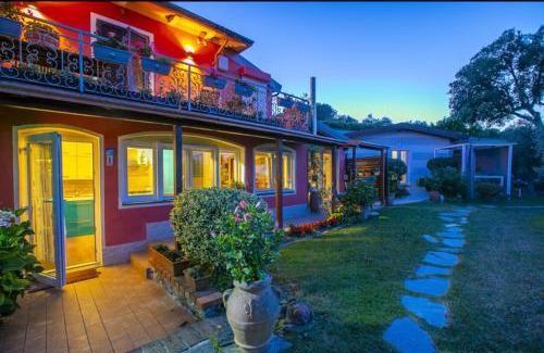 Montemarcello Casa | La Casa Fra gli Ulivi luxury apartments with pool near Cinque Terre and Tuscany