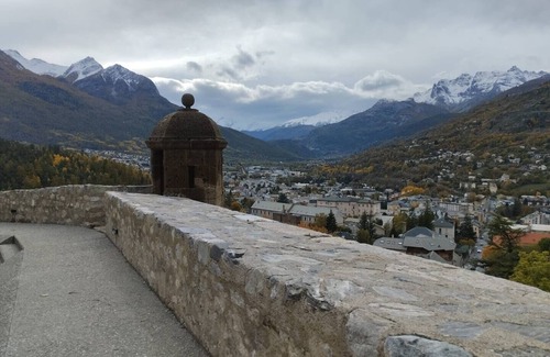 Briancon Apartamento | La Casa Gialla: Cosy apartment in the heart of Briançon's historic center