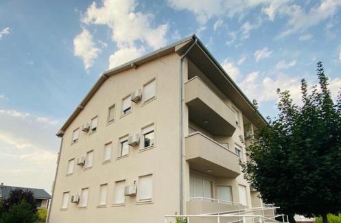 Osijek Apartamento | LA CASA GRADSKI VRT modern family apartment with lockable bike storage