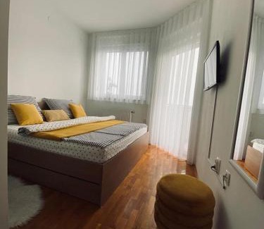 Osijek Apartamento | LA CASA GRADSKI VRT modern family apartment with lockable bike storage