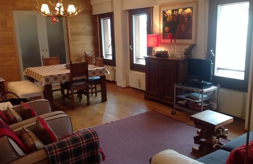Ponte di Legno Apartamento | la casa in piazza - cozy apartment in pedestrian area, slopes just a few minutes away