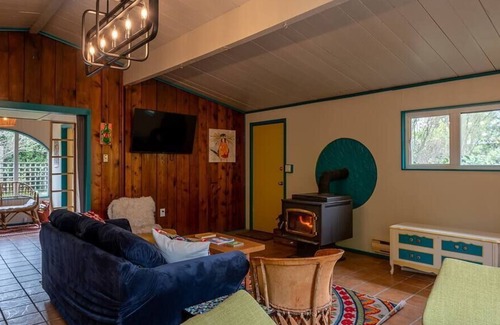 Sechelt Casa | La Casa - Mexican flair, steps to beach and town