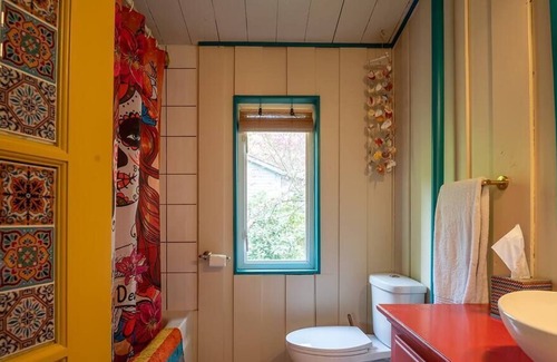 Sechelt Casa | La Casa - Mexican flair, steps to beach and town