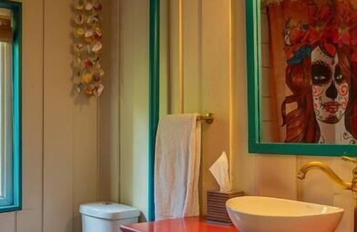 Sechelt Casa | La Casa - Mexican flair, steps to beach and town