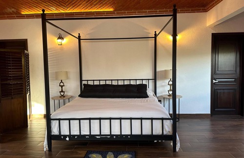 Tequisquiapan Hotel | LA CASA ROJA