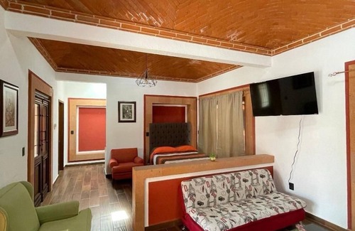Tequisquiapan Hotel | LA CASA ROJA