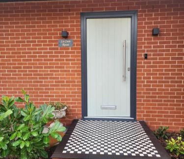 Cheltenham Casa | La Casa Rosa Cheltenham - free parking close to racecourse