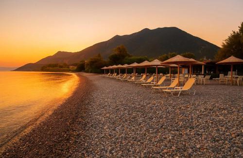 Marathias Casa | La Casa Rosa Seaside Getaway