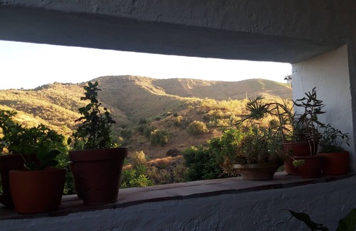 Macharaviaya Cabaña | La casa rural de "Jardín de mucho" está s en la parte de la Axaquìa Malagueña