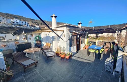 Pitres Casa | La casa rural de Paco y Ana