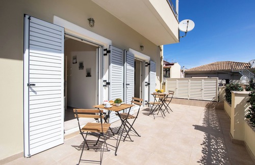Corfu Town Apartamento | La Casa Sedici by Corfu Escapes