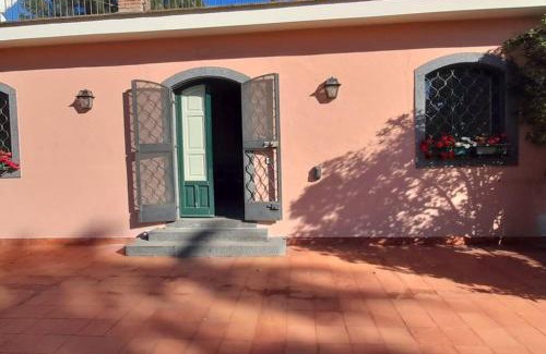 Mascalucia Apartamento | La Casetta Rosa alloggio indipendente, four beds