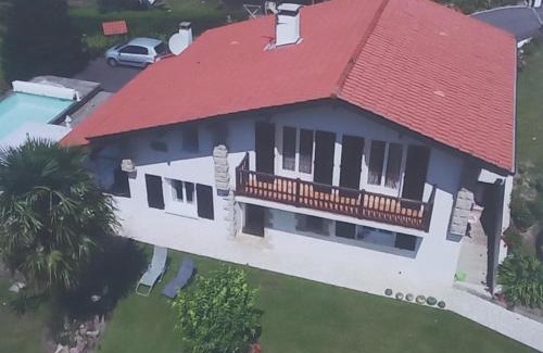 Behobie Cama Y Desayuno | La Casita de Rose au calme proche plage d'Hendaye - 26 m2 Bien équipé Parking privé Jardin