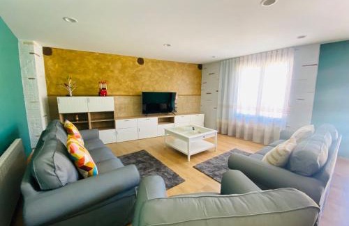 Ábalos Apartamento | La Casona del Gallo
