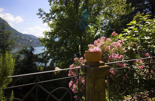 Castagnola Apartamento | La Castignola con vista lago di Lugano e giardino condiviso