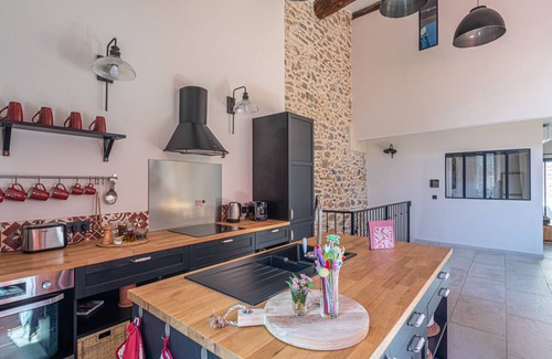 Conilhac-Corbieres Casa | "La Cueva" El encanto de una casa de vacaciones en el corazón de un pueblo de Corbières
