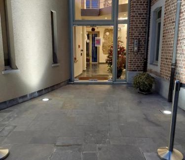 Liege Cama Y Desayuno | La chambre et le studio du château du golf de Bernalmont