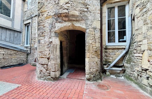 Carentan Apartamento | La Chambre du Chateau - Center of Carentan