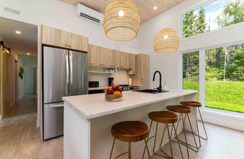 Baie-St-Paul Chalet De Esquí | La Charlebois 24: Tranquil Retreat in Nature
