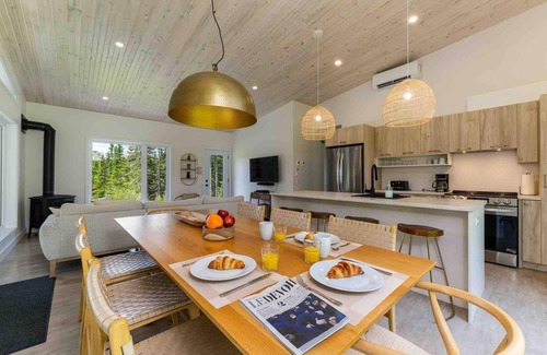 Baie-St-Paul Chalet De Esquí | La Charlebois 24: Tranquil Retreat in Nature