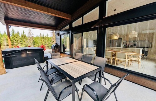 Baie-St-Paul Chalet De Esquí | La Charlebois 24: Tranquil Retreat in Nature