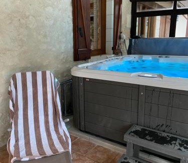 Thesee Casa | La Charmeraie : gîte de charme, piscine et spa