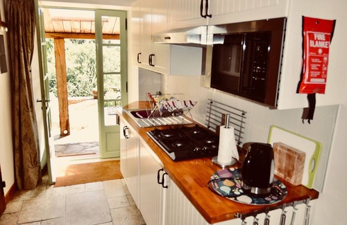 Riols Cabaña | La Chataigne - Cosy gite with panoramic mountain views, immersed in beautiful nature